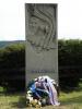 Pomník padlým americkým letcům nedaleko Bojkovic v místech zřícení stroje