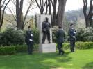 Ceremonie před sochou vojáka 91. pěší divize<br><i>Ceremony in front of the 91st Infantry Division soldier statue</i>